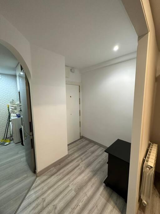 Cozy 1-Bedroom Apartment Madrid Exterior photo