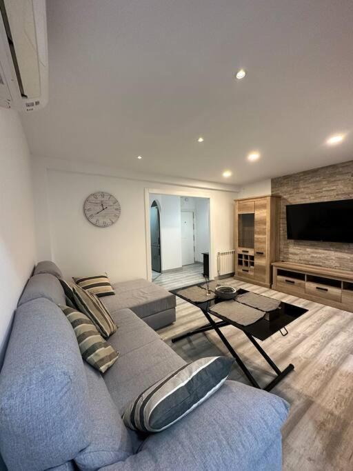 Cozy 1-Bedroom Apartment Madrid Exterior photo